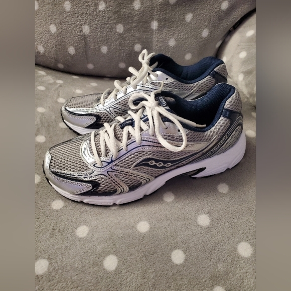 Men's size 9.5 Saucony Runners - Picture 4 of 13